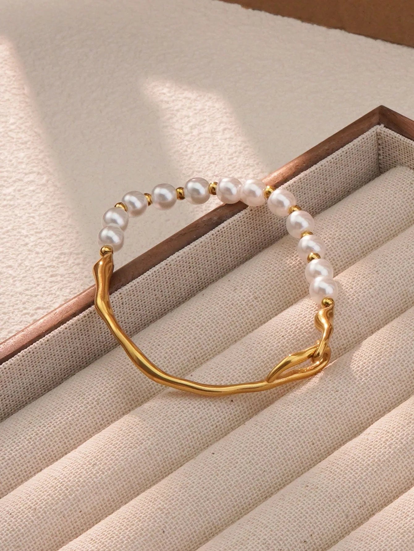 Hamda's bracelet-سوارة حمدة
